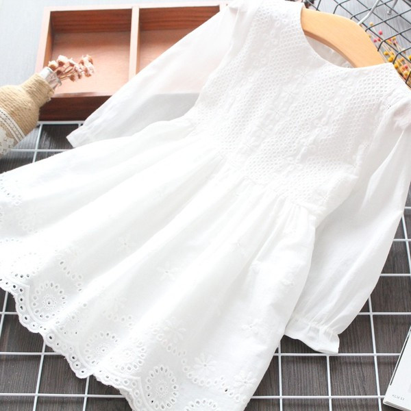 Modern gyerekruha - fehér szabású modell lányoknak