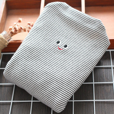 Új modell csíkos gyerekblúz pólógallérral és hímzéssel lányoknak