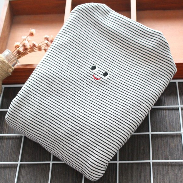 Új modell csíkos gyerekblúz pólógallérral és hímzéssel lányoknak