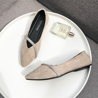 Lapos talpú női alkalmi cipő fekete és bézs öko velúr színben