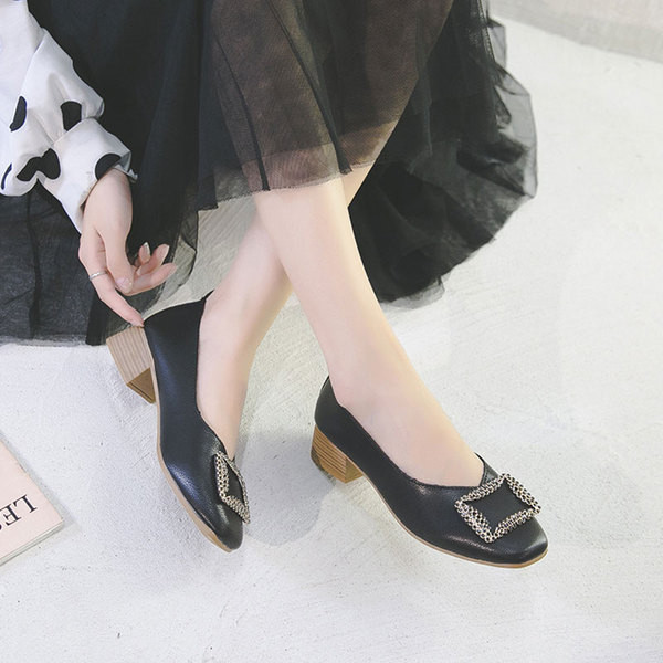 Alkalmi női cipő vastag sarkú fém elemmel több színben