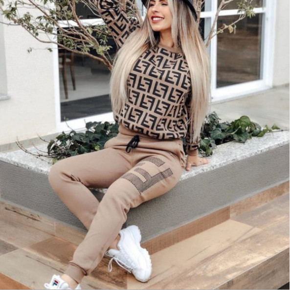 Нов модел дамски комплект от две части в кафяв и бял цвят