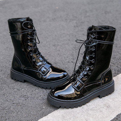 Γυναικείες έκο δερμάτινες μπότες με κορδόνια σε μαύρο χρώμα κατάλληλες για το χειμώνα - δύο μοντέλα