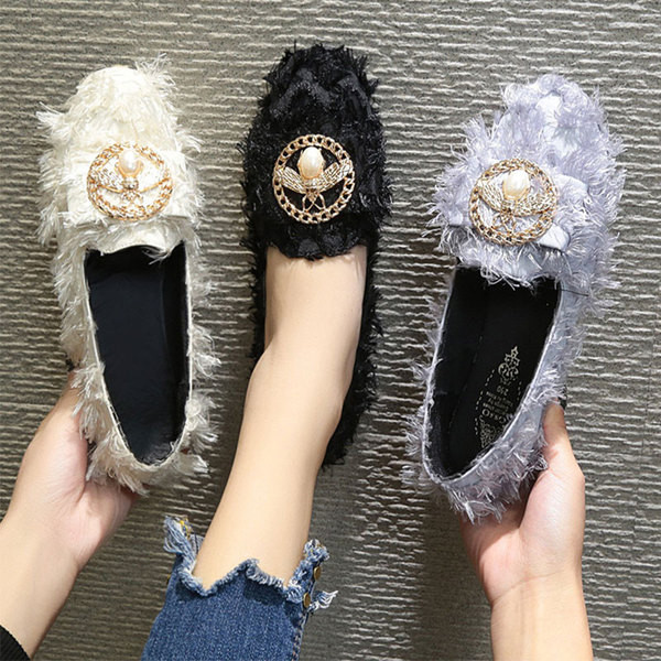 Alkalmi női cipő lapos talppal, fém elemmel több színben