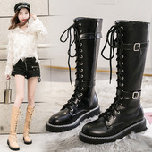 Έκο δερμάτινες  γυναικείες μπότες  σε μαύρο και μπεζ χρώμα με ίσια πλατφόρμα με κορδόνια