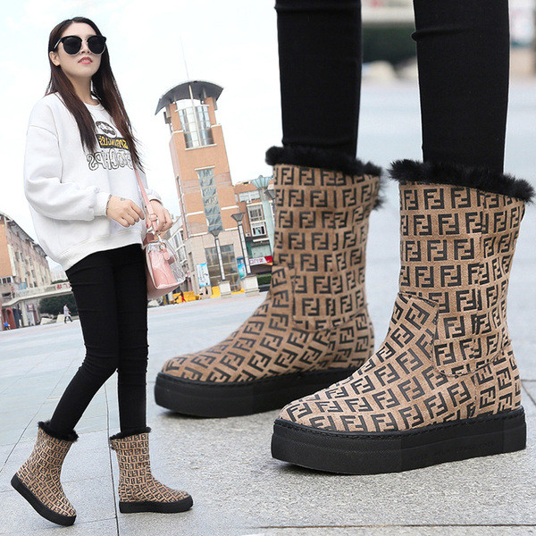 Új női csizma modell puha béléssel és lapos talppal, több színben