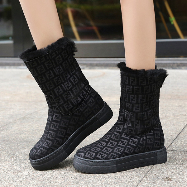 Új női csizma modell puha béléssel és lapos talppal, több színben