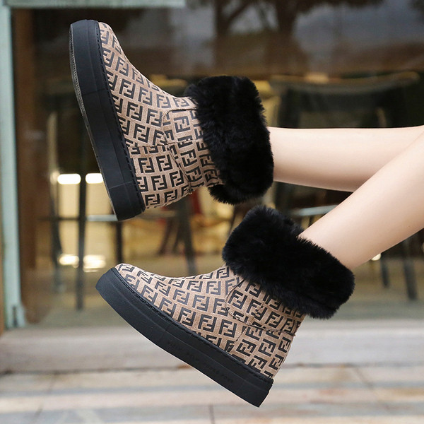 Új női csizma modell puha béléssel és lapos talppal, több színben