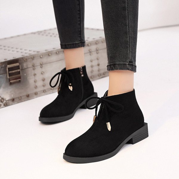 Öko velúrból készült őszi-téli női csizma fekete színben