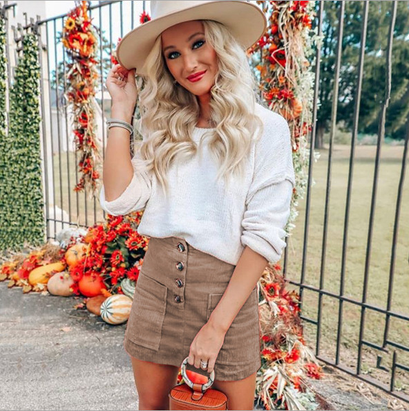 Új modell rövid női szoknya zsebekkel és gombokkal barna, bézs és zöld színben