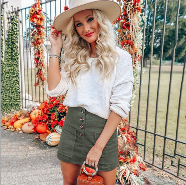 Új modell rövid női szoknya zsebekkel és gombokkal barna, bézs és zöld színben