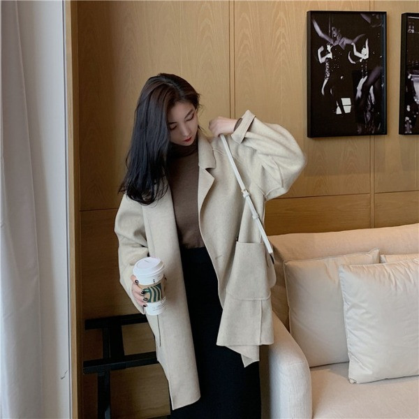 Широко пролетно-есенно палто с джобове в бежов цвят