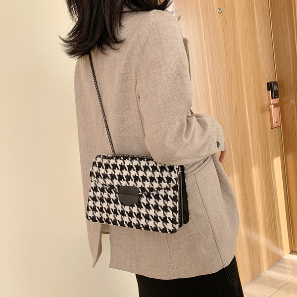 Geanta de dama eleganta lant metalic in patru culori