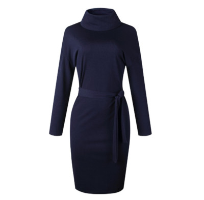 Modern női ruha magas pólógallérral és övvel szürke, kék és fekete színben