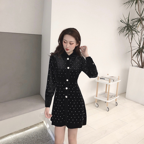 Rochie scurta din catifea cu nasturi in negru