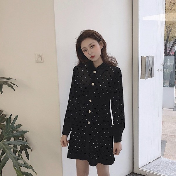 Rochie scurta din catifea cu nasturi in negru