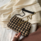 Modern női táska hosszú füllel, három színben