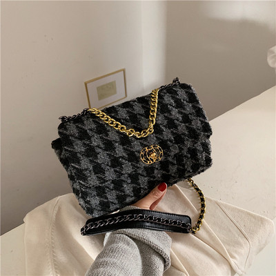 Modern női táska hosszú füllel, három színben