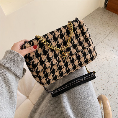 Modern női táska hosszú füllel, három színben