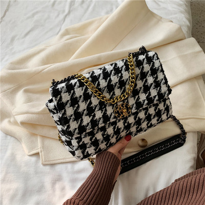 Modern női táska hosszú füllel, három színben