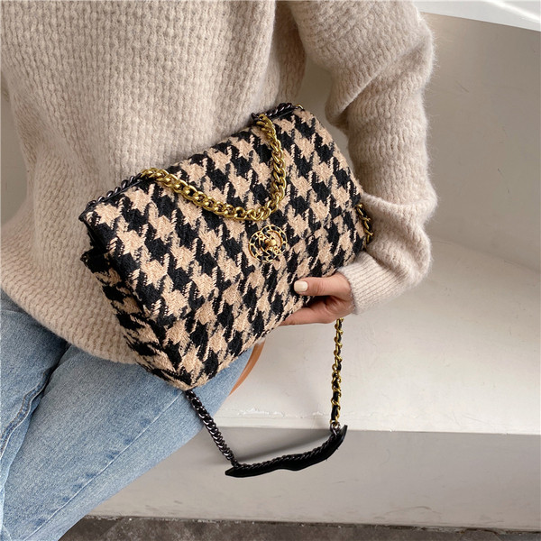 Modern női táska hosszú füllel, három színben