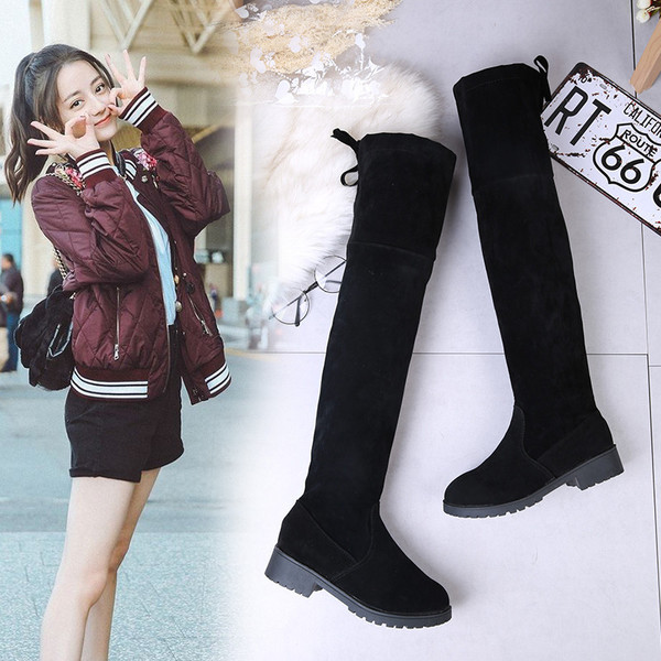 Κομψές γυναικείες μπότες από μαύρο οικολογικό σουέτ