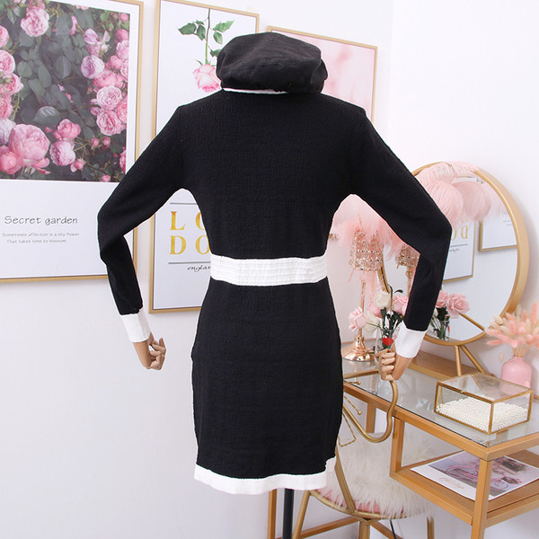 Modern női ruha gombokkal - fehér és fekete színben