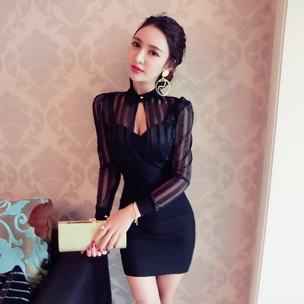 Stílusos női ruha klasszikus gallérral, fekete színben