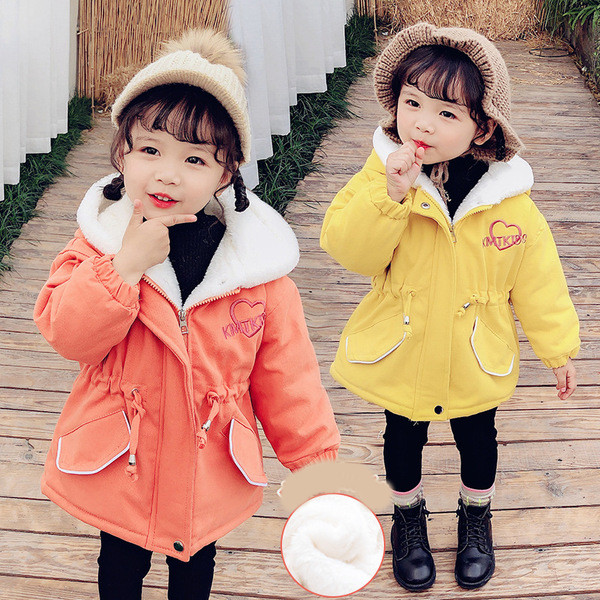 Új modell gyerekkabát, kapucnival, derékban megkötős lányoknak