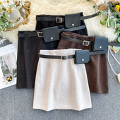 Modern női szoknya övvel és magas derékkal