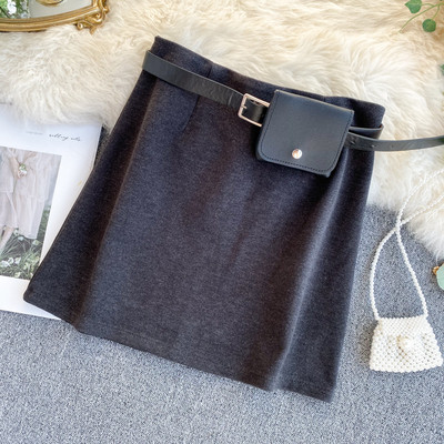 Modern női szoknya övvel és magas derékkal