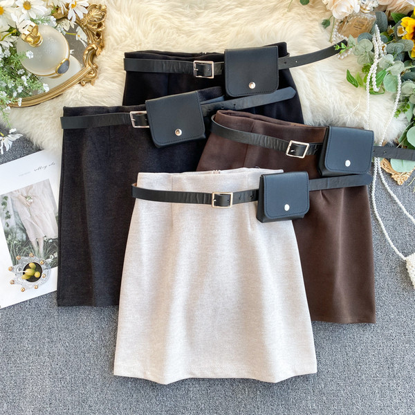 Modern női szoknya övvel és magas derékkal