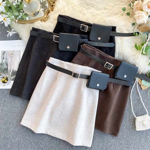 Modern női szoknya övvel és magas derékkal