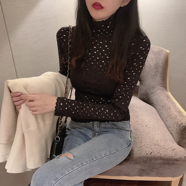 Modern női blúz magas pólógallérral, fehér és fekete színben