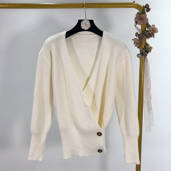 Női kardigán aszimmetrikus rögzítéssel szürke, fehér és fekete színben