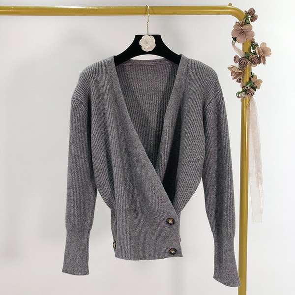 Női kardigán aszimmetrikus rögzítéssel szürke, fehér és fekete színben