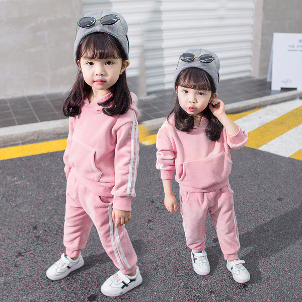 Napi gyerekkészlet lányoknak két részből áll, kék és rózsaszín színben