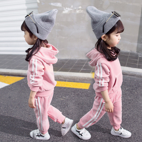 Napi gyerekkészlet lányoknak két részből áll, kék és rózsaszín színben