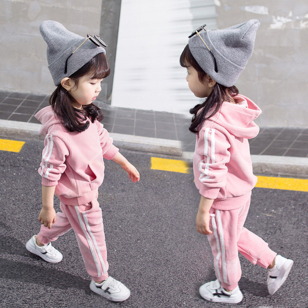 Napi gyerekkészlet lányoknak két részből áll, kék és rózsaszín színben