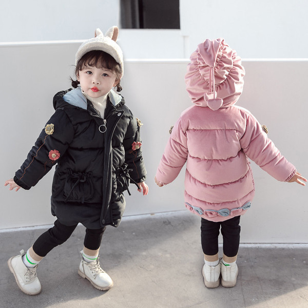 Modern, kapucnis téli kabát lányoknak piros, fekete és rózsaszín színben