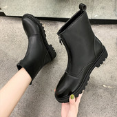 Őszi-téli női bőrcsizma cipzárral fekete színben