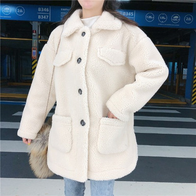 Дамско  пухено палто с копчета в бял и зелен цвят