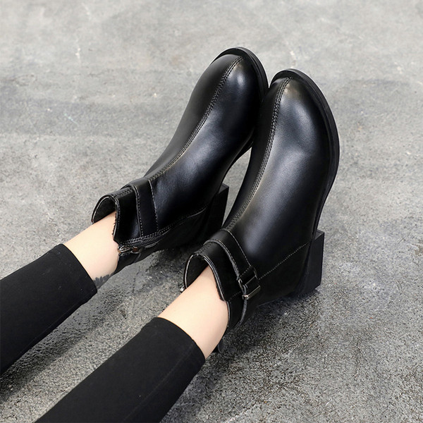 Női csizma fekete színben, öko bőrből