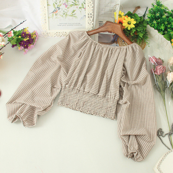 Bluză de damă modernă în carouri cu umerii goi și mâneci largi în mai multe culori