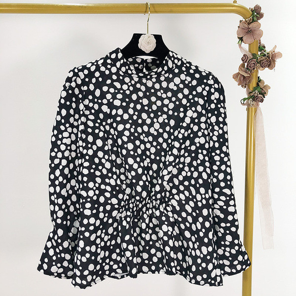 Fekete pöttyös női blúz szabású modell