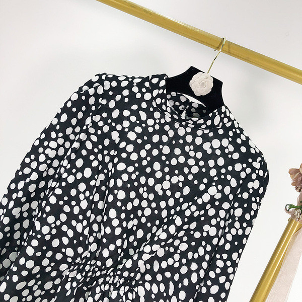 Fekete pöttyös női blúz szabású modell