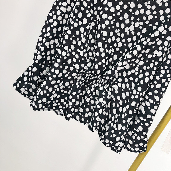 Fekete pöttyös női blúz szabású modell