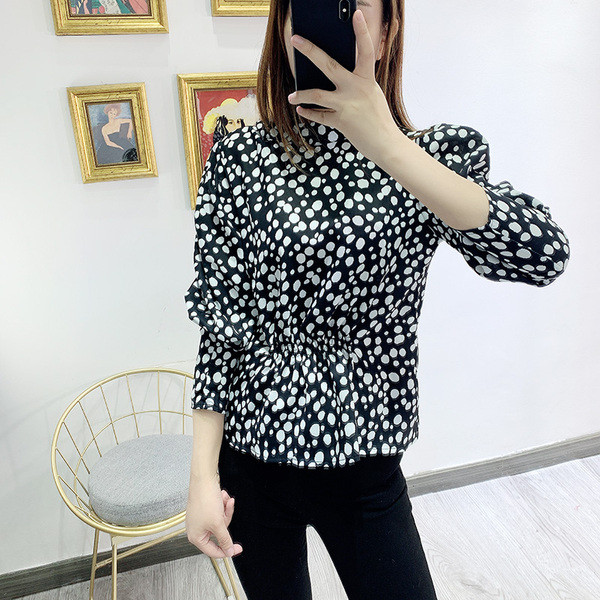 Fekete pöttyös női blúz szabású modell