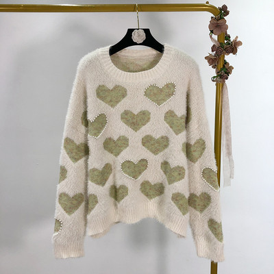 Női téli pulóver rátéttel és gyöngyökkel