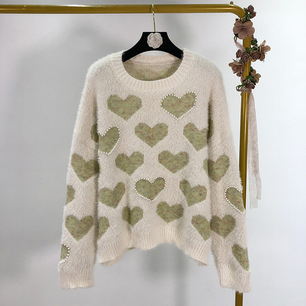 Női téli pulóver rátéttel és gyöngyökkel